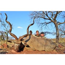 LA 11 - SOUTH AFRICAN PLAINS GAME SAFARI FOR TWO HUNTERS
