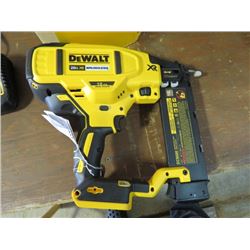 DEWALT 18GA BRAD NAILER INCLUDES BATTERY CHARGER