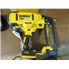 Image 1 : DEWALT 18GA BRAD NAILER INCLUDES BATTERY CHARGER