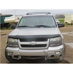 2007 CHEV TRAILBLAZER, SILVER SALVAGE, KEYS VIN# 1GNDT13S072273442