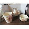 Image 1 : 4 pcs Washstand bowl, 16" x 6", Pitcher 12" h, Chamber pot, 9¼" x 5", Water Pot 10" x 10" SF Company