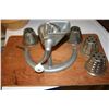 Image 3 : Vintage Vegetable slicer with multiple cuts