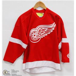 REDWINGS JERSEY SIZE LARGE /XL