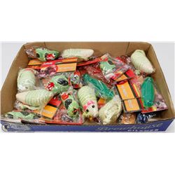 FLAT OF PET TOYS