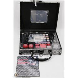 NEW 41PC THE COLOR WORKSHOP MAKEUP TRAIN CASE