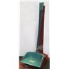 Image 1 : BUNDLE OF 6 DUSTPANS ON A STICK