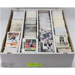 BOX OF OVER 3000 HOCKEY CARDS - ASSORTED SETS &