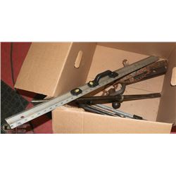 BOX WITH HITCH , XL "C" CLAMP, VINTAGE TRAP,