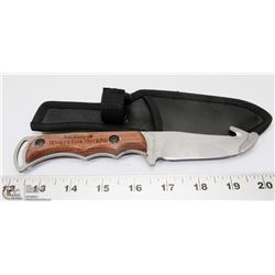 SKINNING KNIFE WITH BELT POUCH