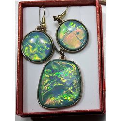 10)  GREEN FIRE OPAL PENDANT ON CHAIN