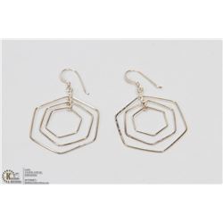 STERLING SILVER GEOMETRIC EARRINGS.