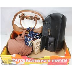 FLAT OF PURSES & WALLETS.