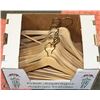 Image 1 : FLAT OF WOOD HANGERS