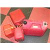 Image 1 : BUNDLE OF 4 ASSORTED GAS CANS
