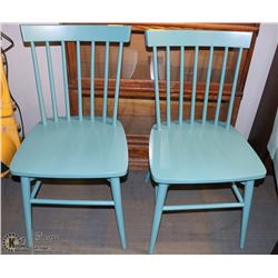 PAIR OF WOOD SIDE CHAIRS