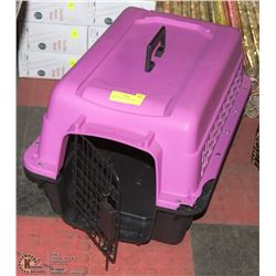 MEDIUM PET CARRIER/KENNEL, 24 X 16 X 15