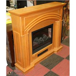 ELECTRIC OAK TONE FIREPLACE - NO REMOTE
