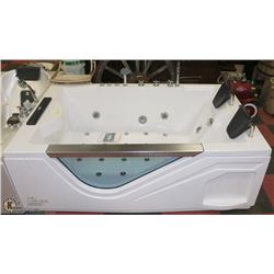 2 PERSON JACUZZI TUB WITH LIFTING TV. 7 SIDE