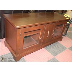 WOOD TV STAND WITH 2 DOORS AND PULL OUT SHELF