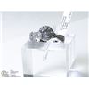 Image 1 : 5) 10KT WHITE GOLD DIAMOND & SIDE DIAMOND RING