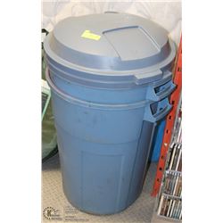 PAIR OF RUBBERMAID ROUGHNECK GARBAGE CANS W/ LIDS