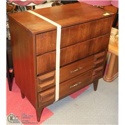 WOOD 4 DRAWER DRESSER.