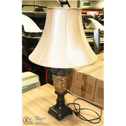 ESTATE TABLE LAMP WITH MARBLE DESIGN