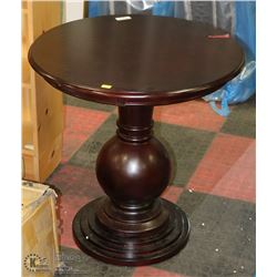 SMALL WOOD TONE END TABLE