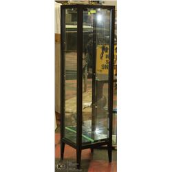 4 MIRRORED SHELF GLASS CABINET. ALSO HAS LIGHT.