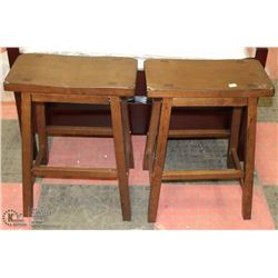 PAIR OF WOOD BAR STOOLS