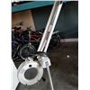Image 2 : MAGNIFIER LAMP ON ROLLING STAND