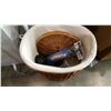 Image 2 : WICKER HAMPER WITH CONTENTS