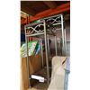 Image 1 : 2 METAL PLANTER STANDS