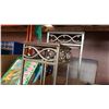 Image 2 : 2 METAL PLANTER STANDS