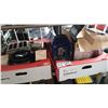 Image 1 : 2 BOXES OF KITCHEN APPLIANCES