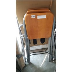 2 FOLDING STOOLS AND LUGGAGE STAND