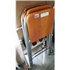 Image 2 : 2 FOLDING STOOLS AND LUGGAGE STAND