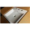 Image 2 : NEW CERAMIC SINK