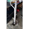 Image 2 : WHITE FLOOR DOLLY AND LONG HANDLED SCRAPER