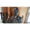 Image 2 : GREY MANNEQUIN