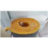 Image 2 : 5 FOOT YELLOW AREA CARPET