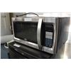 Image 2 : OSTER 1100 WATT MICROWAVE