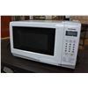 Image 2 : WHITE PANASONIC MICROWAVE