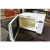 Image 3 : WHITE PANASONIC MICROWAVE