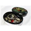 Image 2 : EASTERN LACQUER DRESSER BOX AND MODERN JEWELLRY CONTENTS