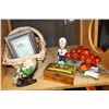 Image 1 : SMALL 32 KID SHADOWBOXES, GRAPE DECORATION, TREVOR LINDON BOBBLEHEAD
