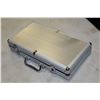 Image 2 : CASED POKER SET