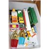 Image 1 : BIN OF VINTAGE TOYS