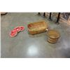 Image 1 : 2 WOVEN BASKETS AND 3 COLLAPSIBLE BUCKETS