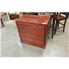 Image 1 : 4 DRAWER DRESSER
